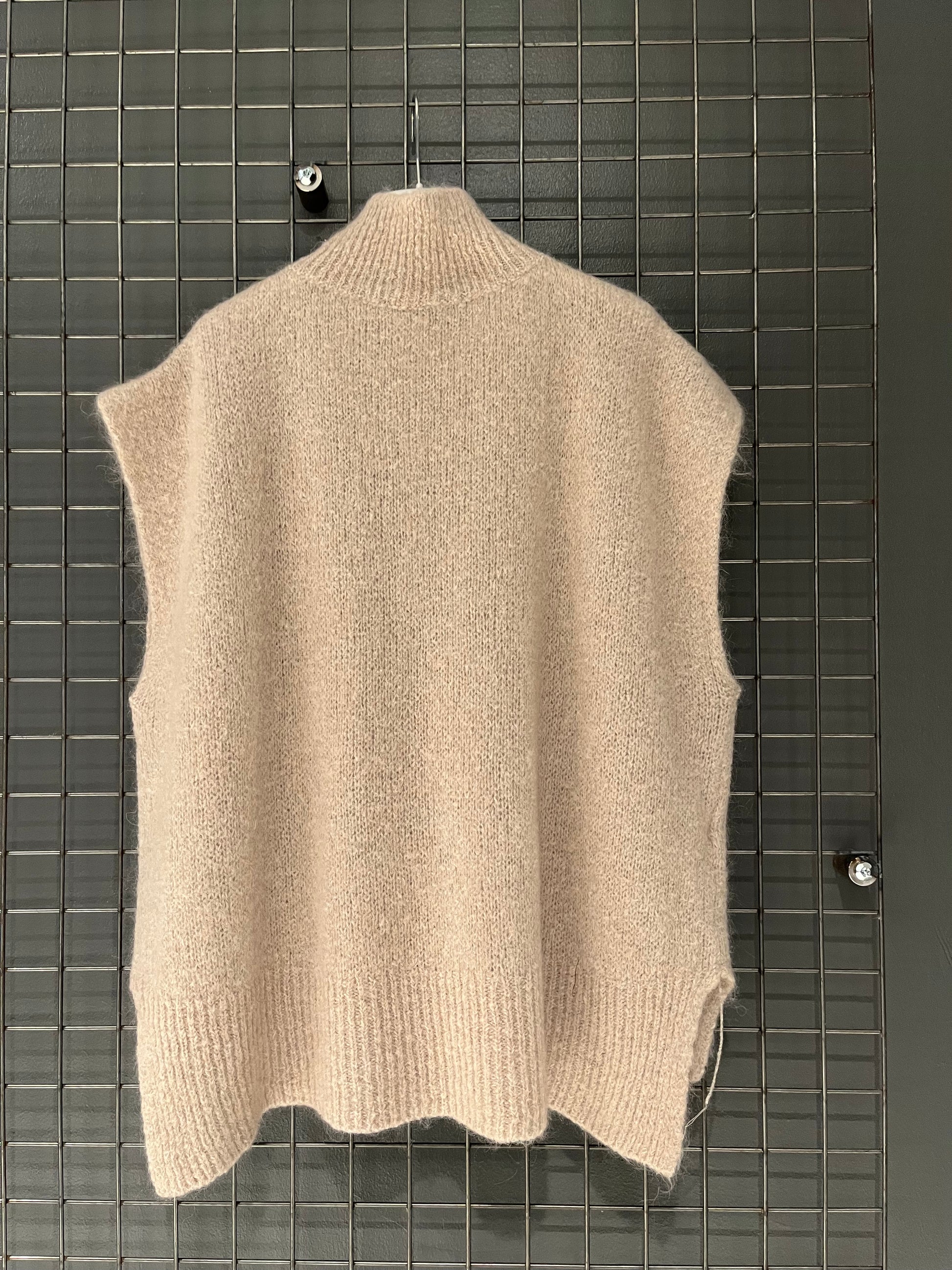 Gilet Morbido con Collo Alto – Cozy Beige