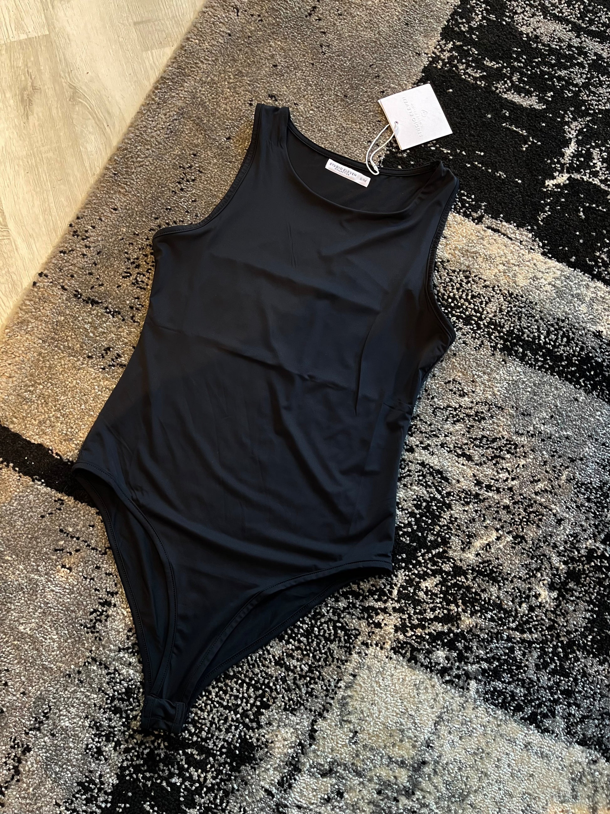 Body Nero Basic Senza Maniche – Must-Have Versatile