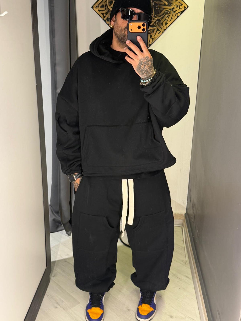 Tuta Uomo Street Essential Black – Carattere Puro & Comfort Premium