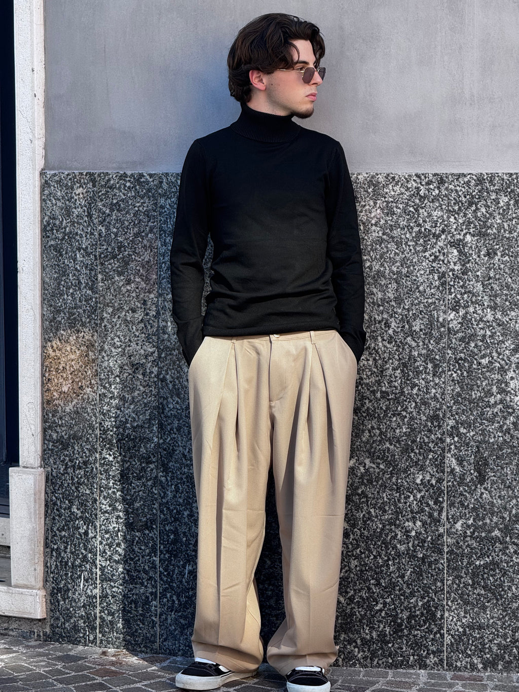 Dolcevita Nero Basic – Eleganza Minimal Streetwear