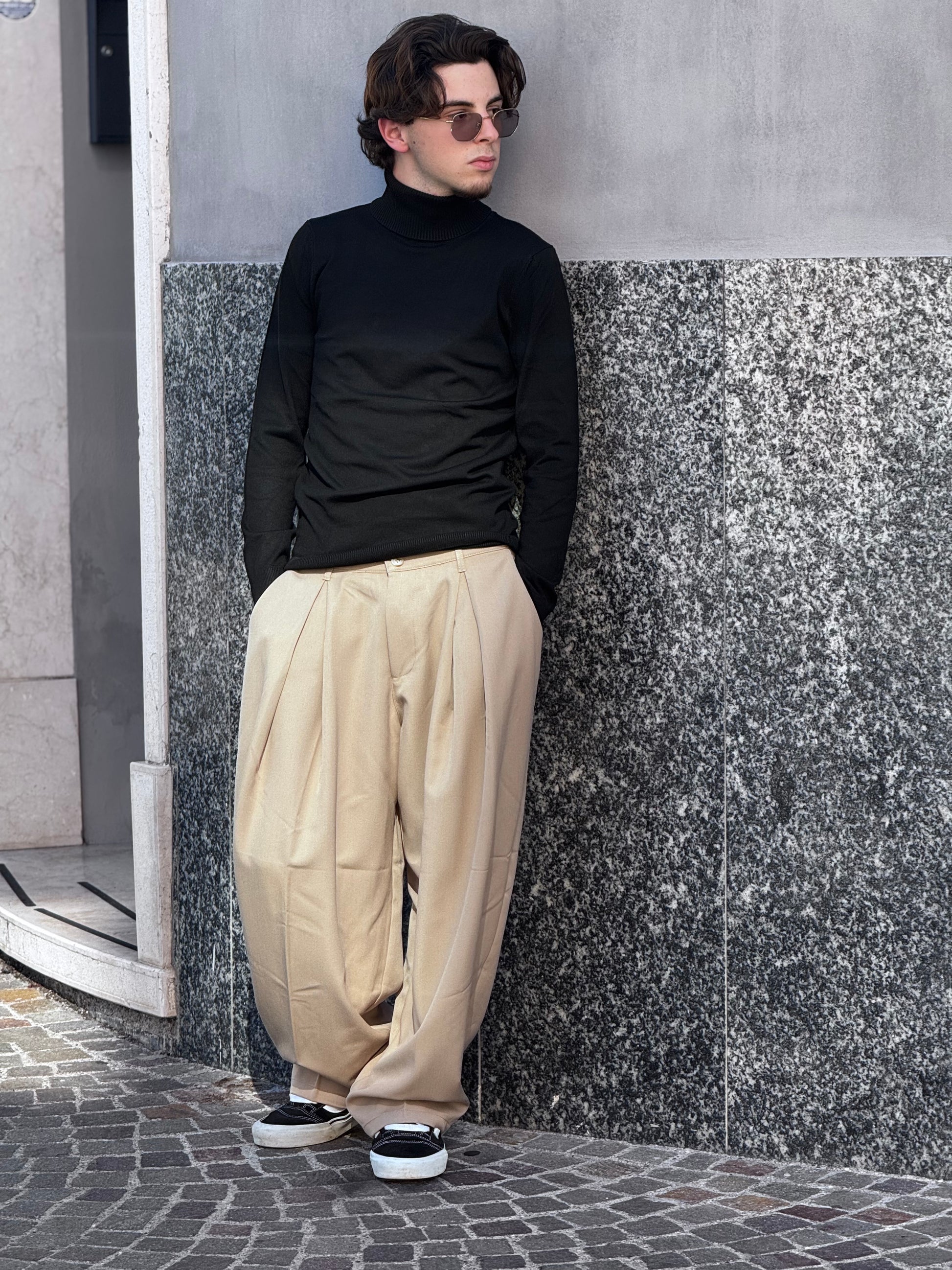 Dolcevita Nero Basic – Eleganza Minimal Streetwear