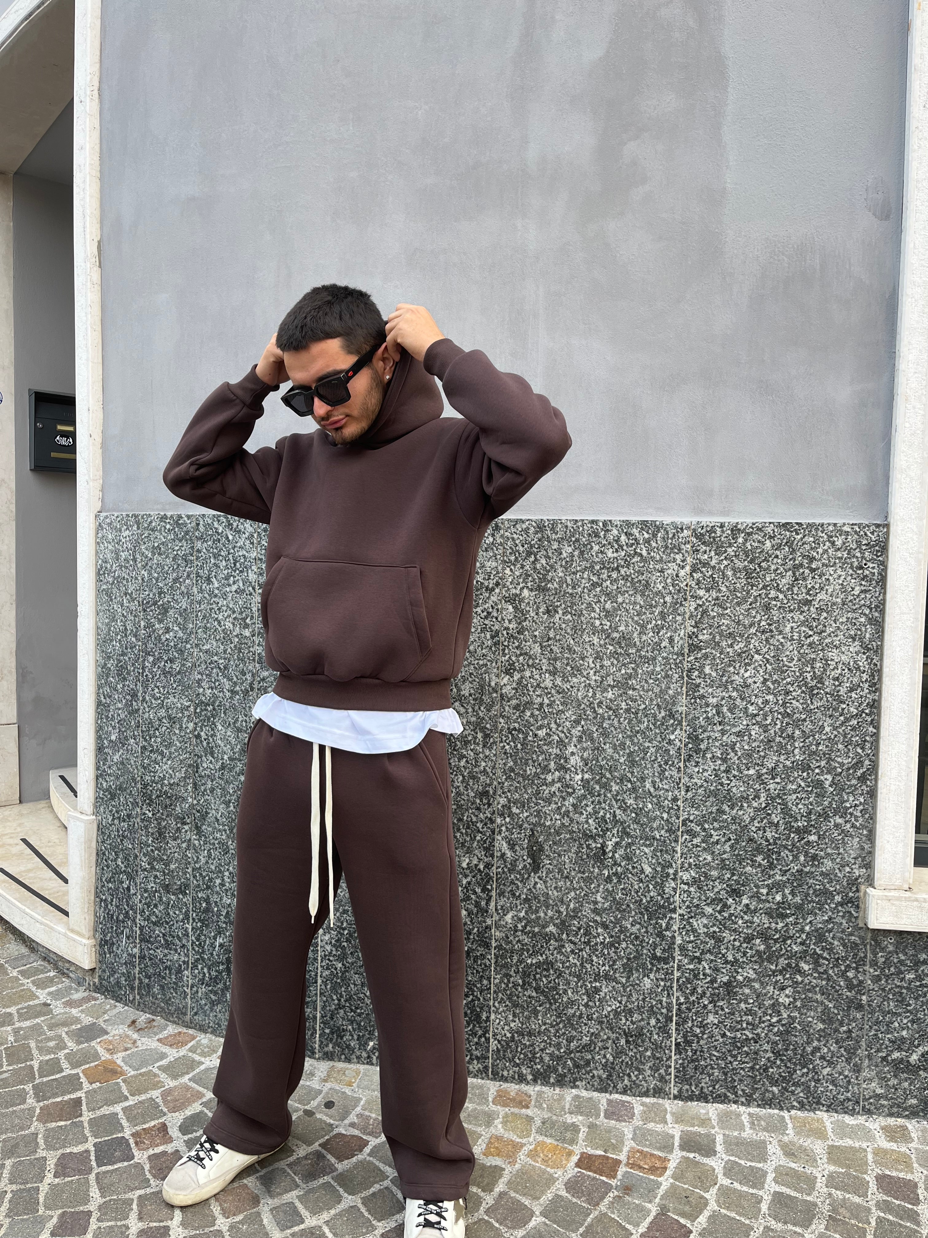 Tuta Streetwear Marrone Cioccolato – Comfort & Stile Urban