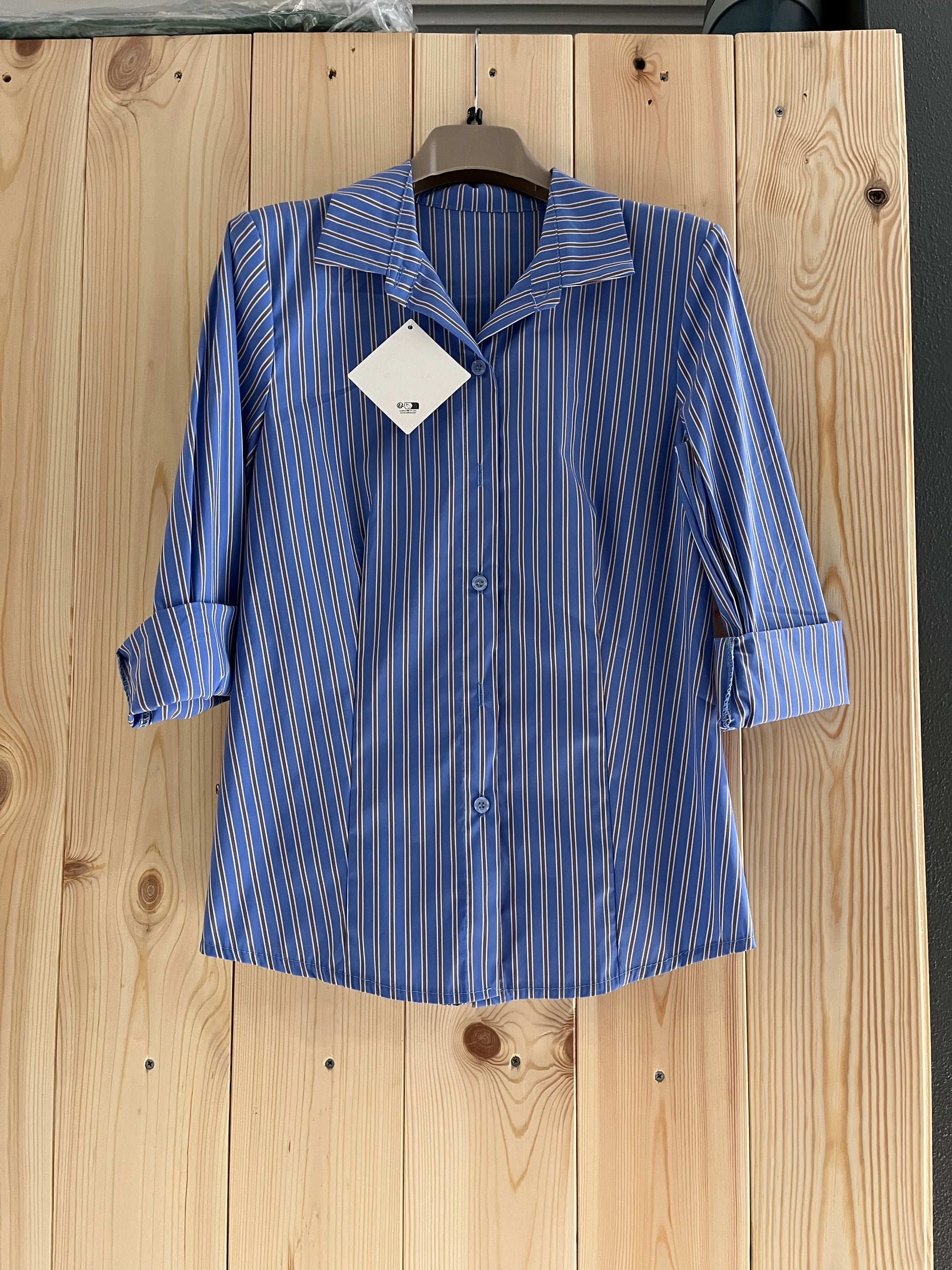 Camicia Donna a Righe Blu – Eleganza Casual con Maniche Risvoltabili