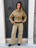 GIUBBINO CORTO CON TASCHE GABARDIN
