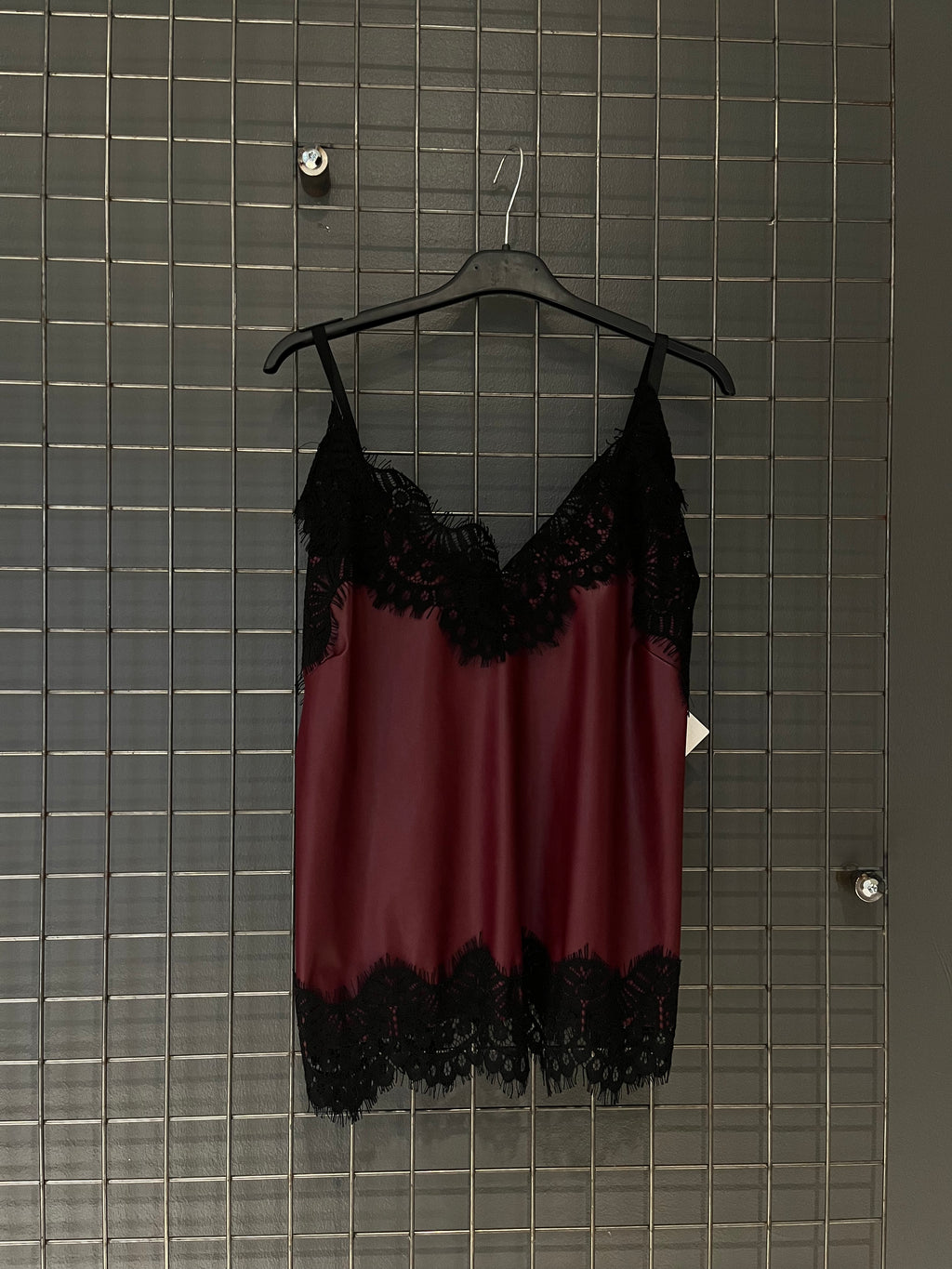 Top in Ecopelle Bordeaux con Pizzo Nero – Red Passion Edition
