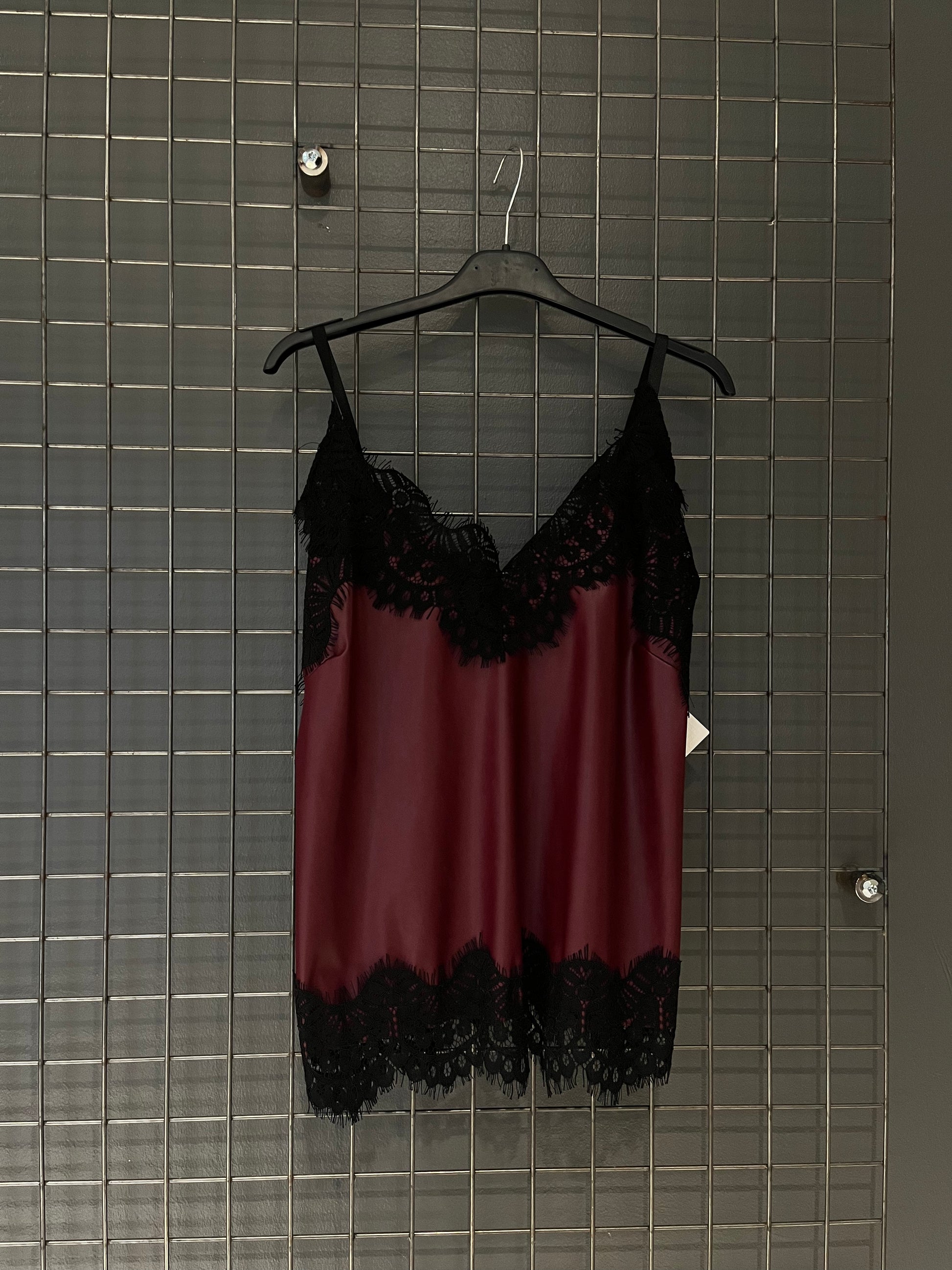 Top in Ecopelle Bordeaux con Pizzo Nero – Red Passion Edition