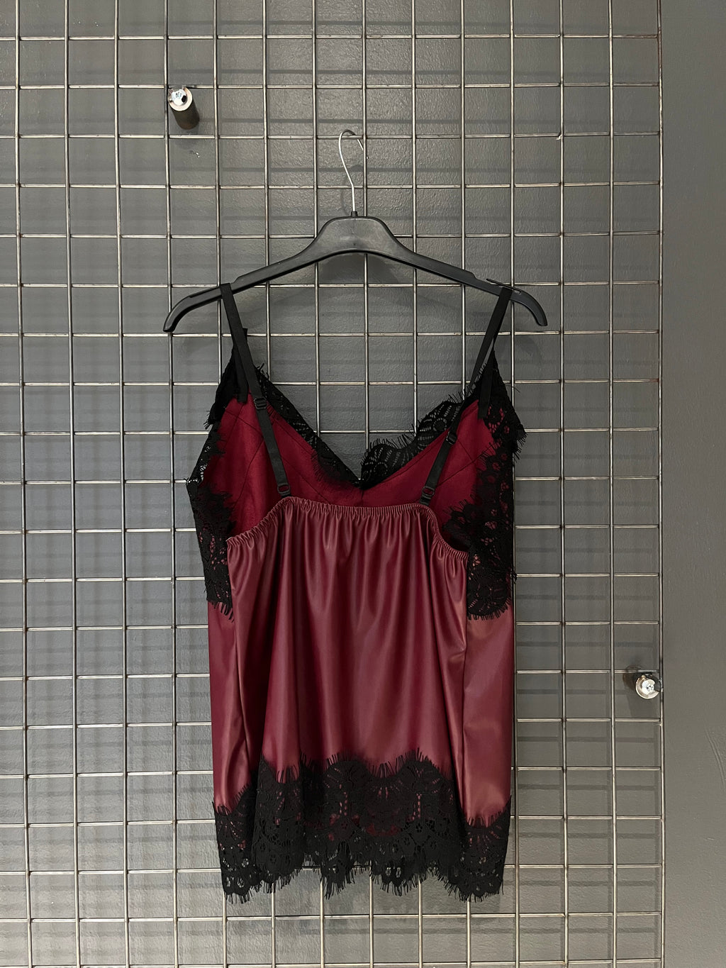 Top in Ecopelle Bordeaux con Pizzo Nero – Red Passion Edition