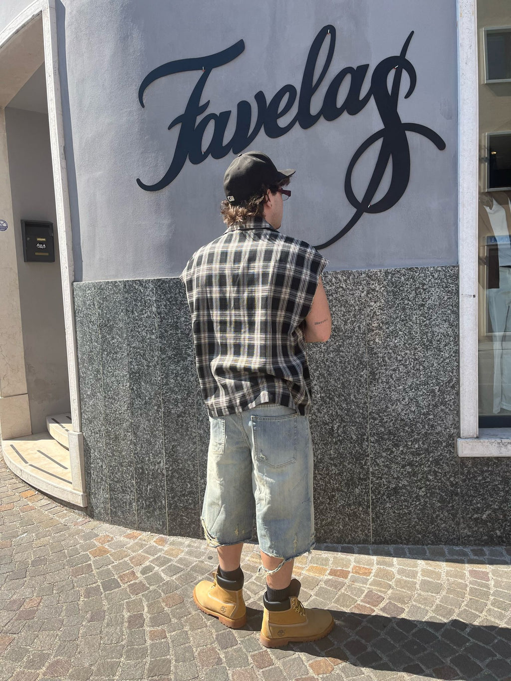PANTALONCINI BERMUDA JEANS STRAPPATI