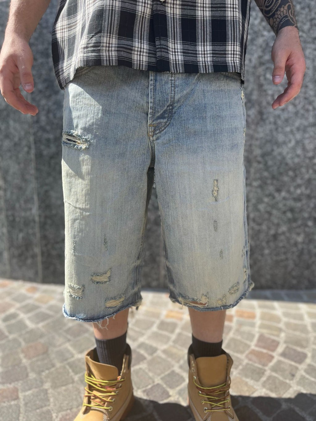 PANTALONCINI BERMUDA JEANS STRAPPATI