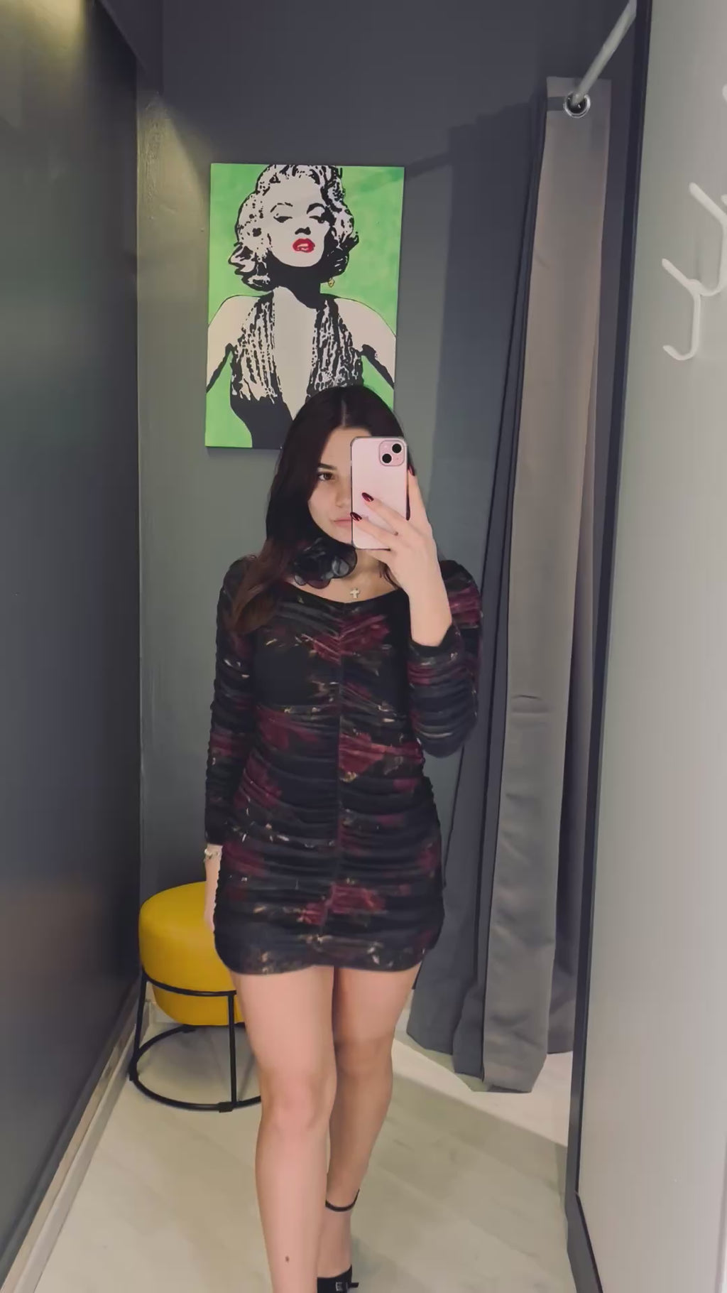 Mini Abito “Midnight Rose” – Effetto Drappeggiato & Stampa Dark-Chic