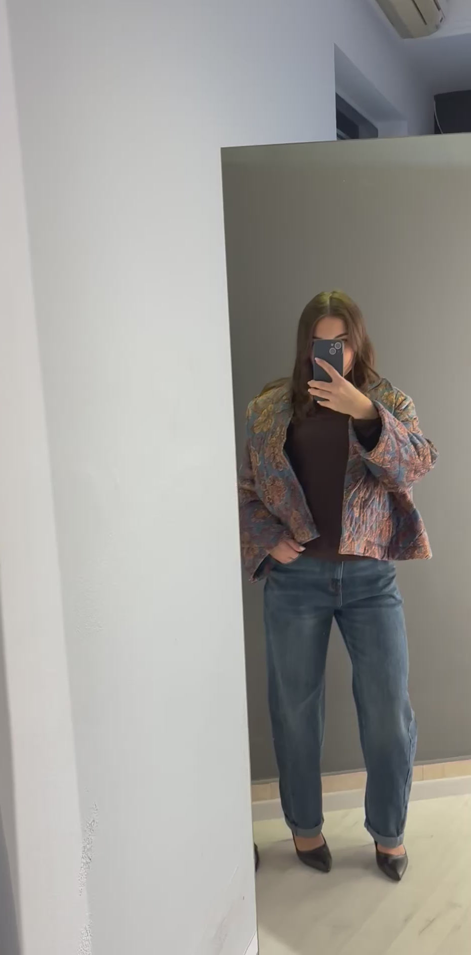 Giacca Corta Broccata Blu e Oro – Royal Chic Edition